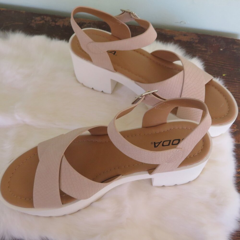 NWOT Soda chunky platform 3" sandals - Picture 3 of 8